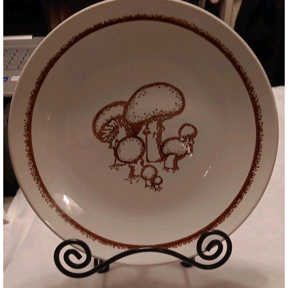 ANCHOR HOCKING IRONSTONE MERRIE MUSHROOM 10 1/4" DINNER PLATE VINTAGE